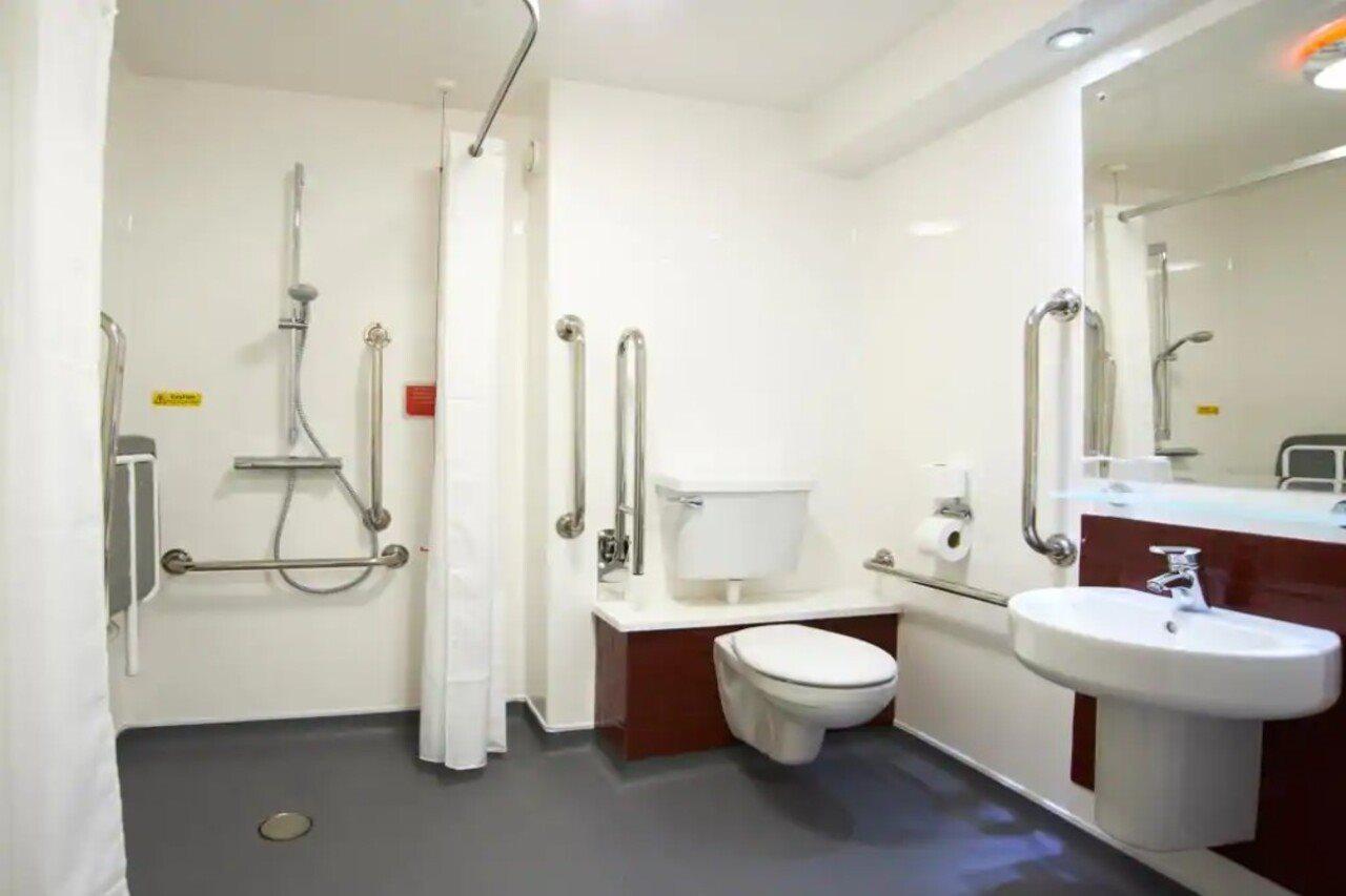 פורט סאנלייט Travelodge Bromborough מראה חיצוני תמונה