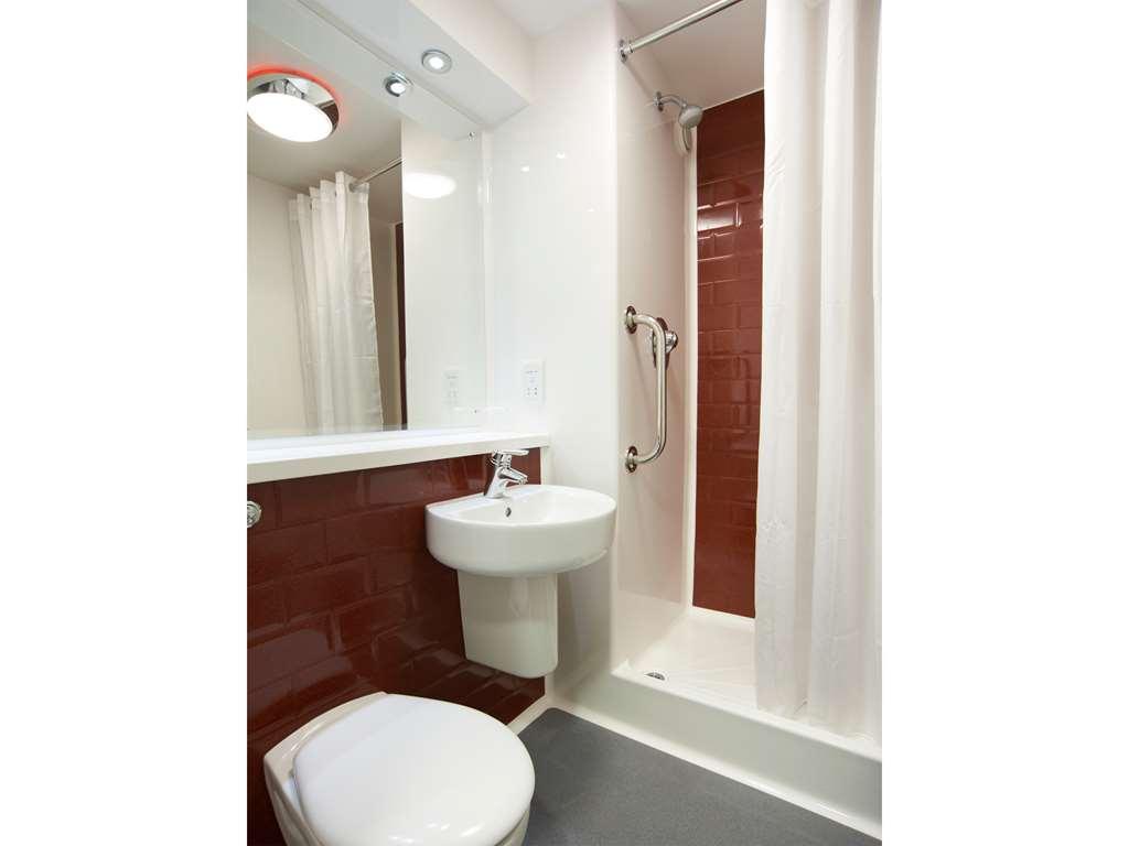 פורט סאנלייט Travelodge Bromborough חדר תמונה