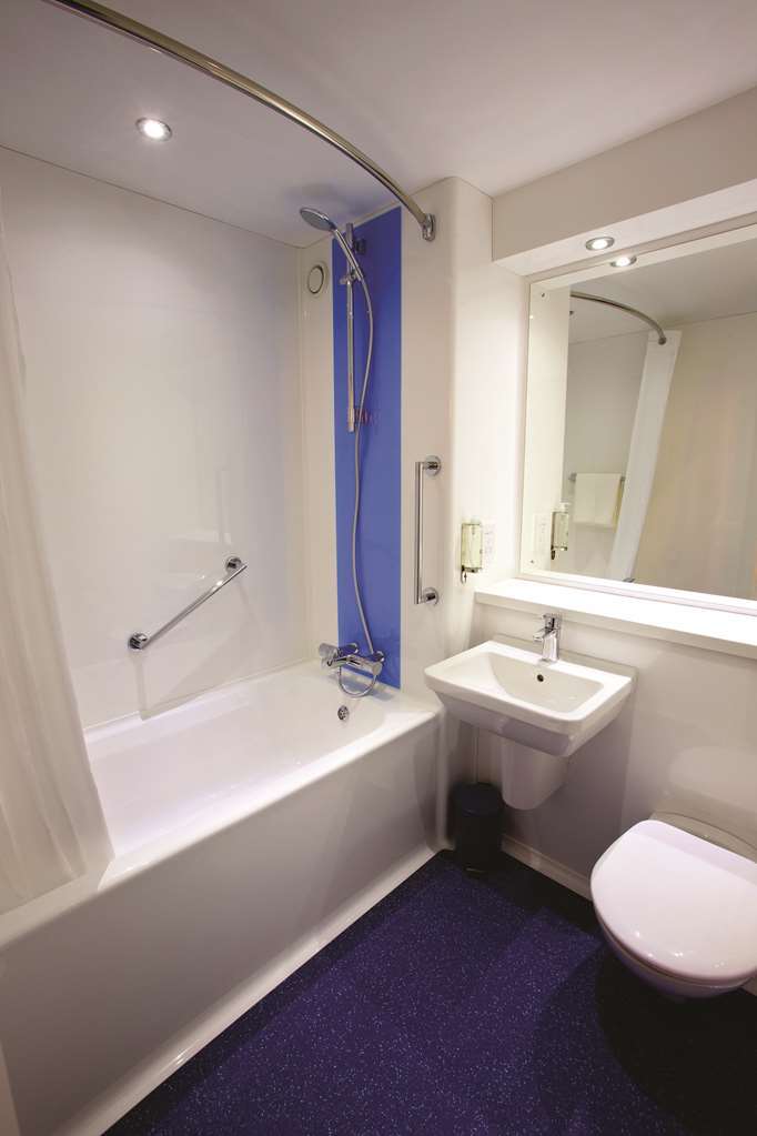 פורט סאנלייט Travelodge Bromborough חדר תמונה