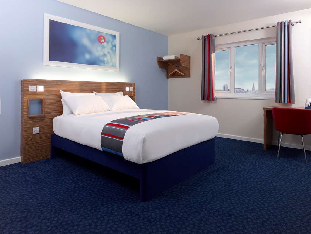 פורט סאנלייט Travelodge Bromborough חדר תמונה