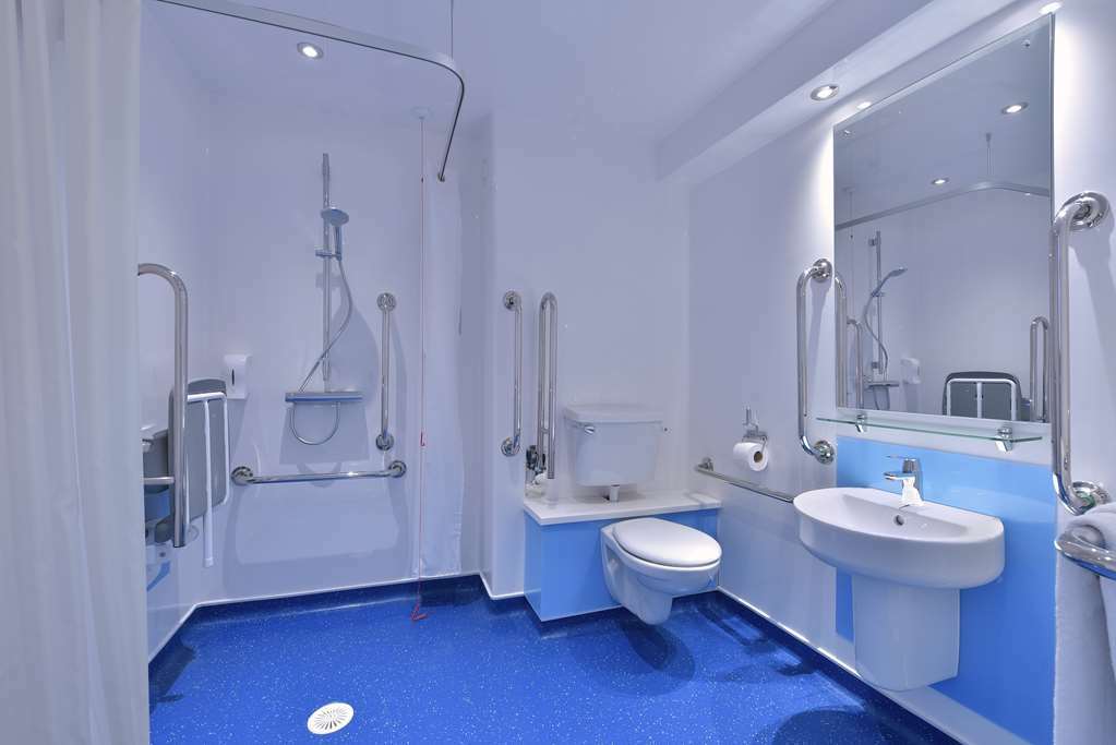 פורט סאנלייט Travelodge Bromborough חדר תמונה